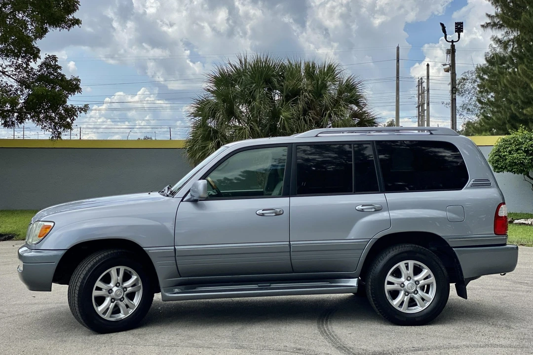 2005 Lexus LX 2nd Gen - Image 6 of 31