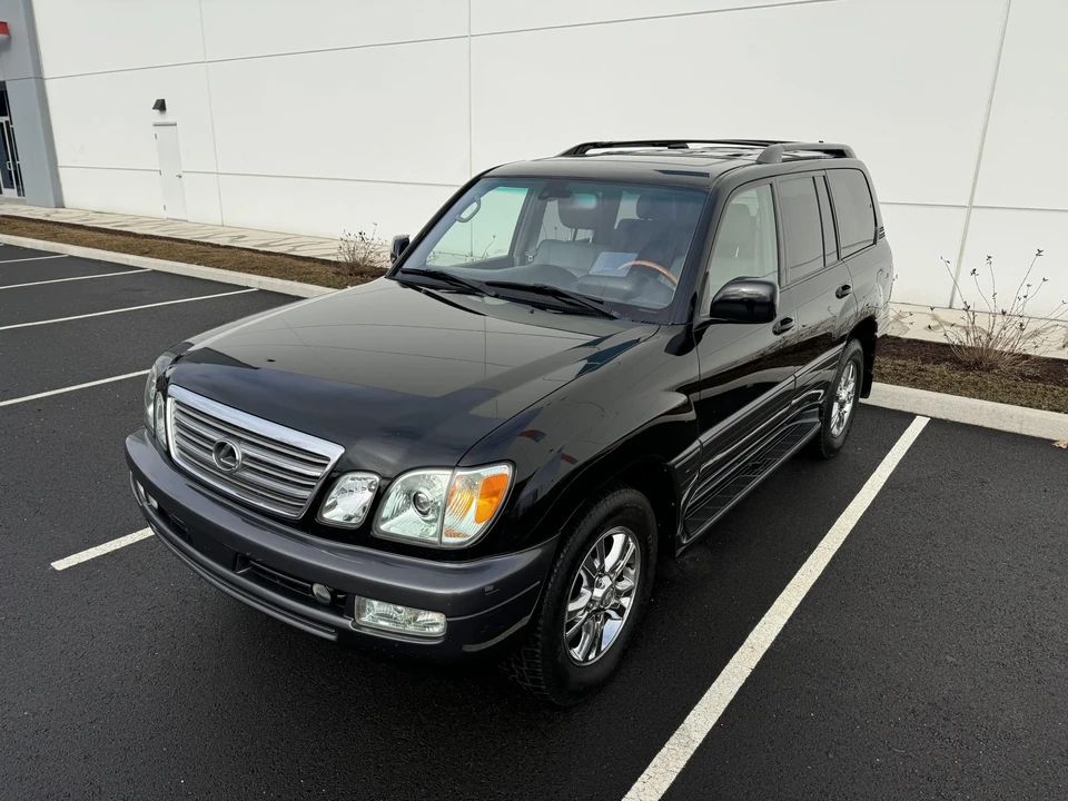 2005 Lexus LX 2nd Gen - Image 2 of 31