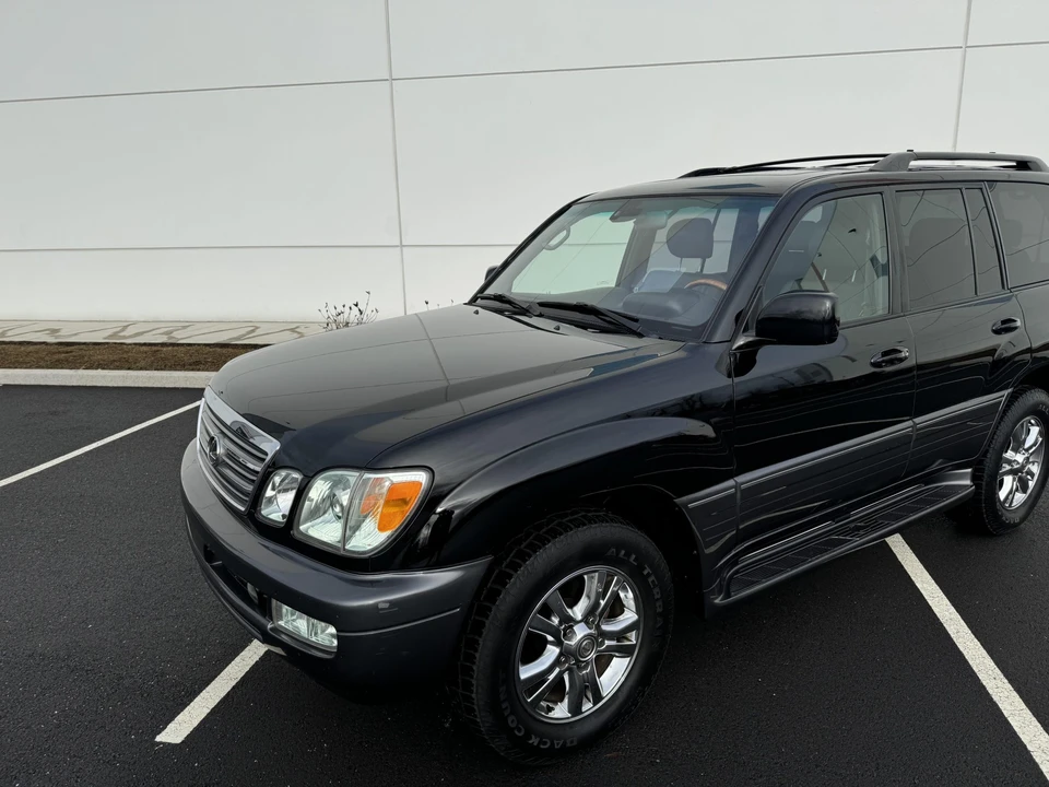 2005 Lexus LX 2nd Gen - Image 26 of 31