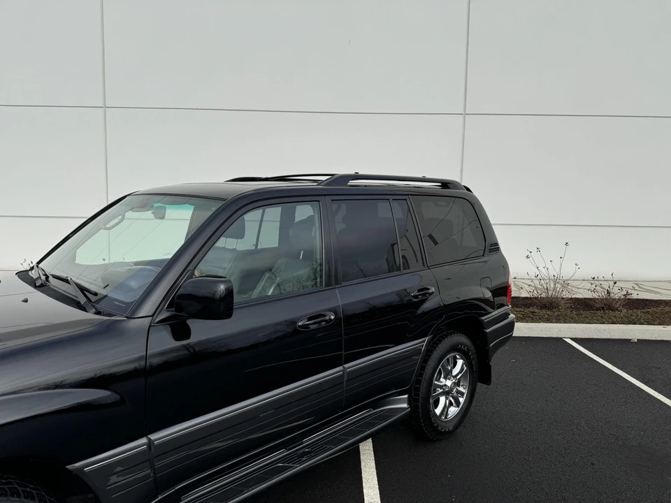 2005 Lexus LX 2nd Gen - Image 27 of 31