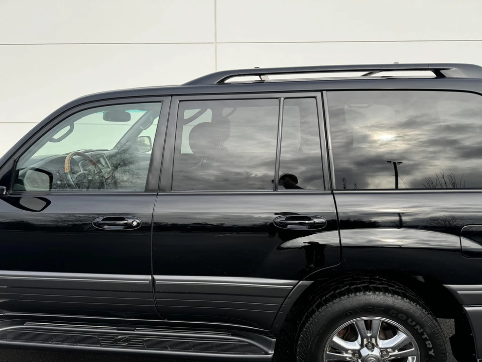 2005 Lexus LX 2nd Gen - Image 30 of 31