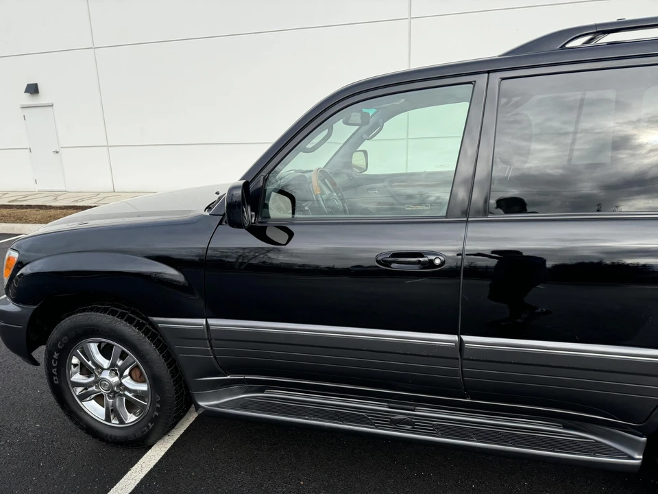 2005 Lexus LX 2nd Gen - Image 29 of 31