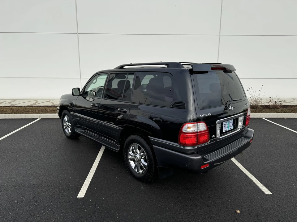 2005 Lexus LX 2nd Gen - Image 10 of 31