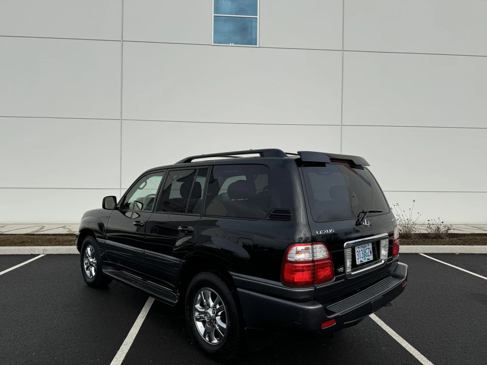 2005 Lexus LX 2nd Gen - Image 11 of 31