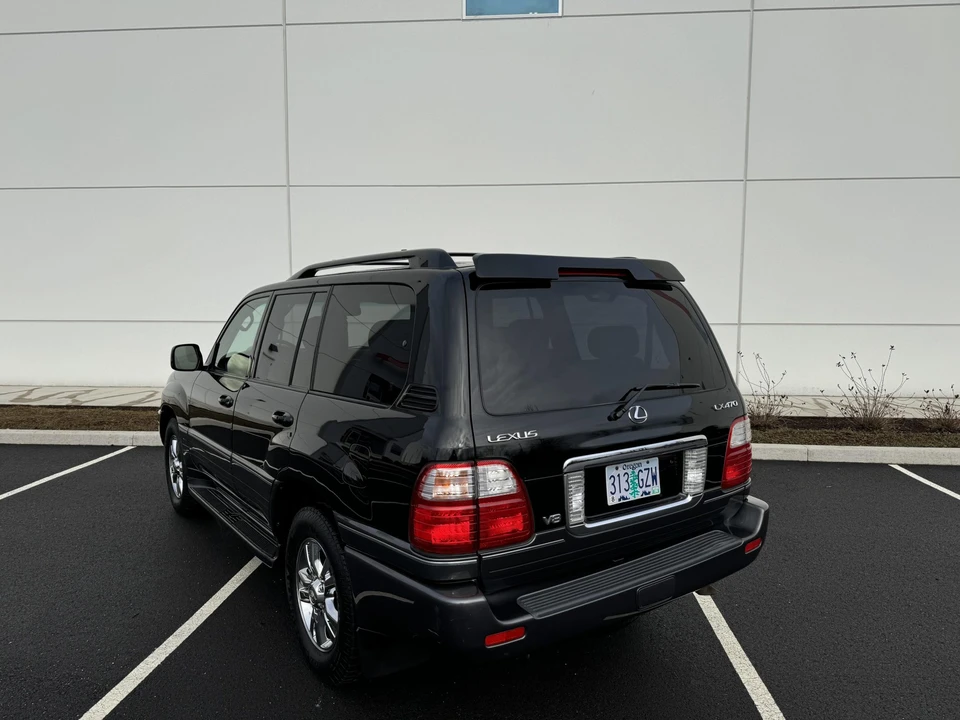 2005 Lexus LX 2nd Gen - Image 12 of 31