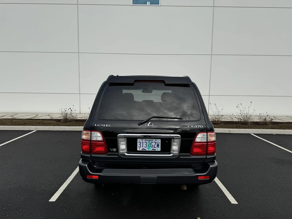 2005 Lexus LX 2nd Gen - Image 13 of 31