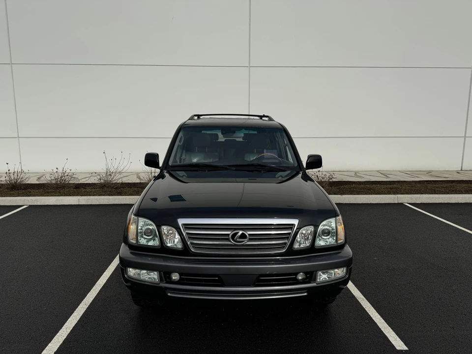 2005 Lexus LX 2nd Gen - Image 23 of 31