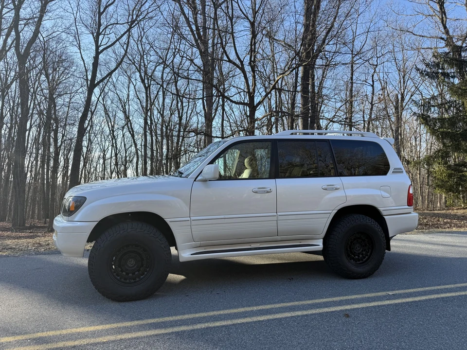 2005 Lexus LX 2nd Gen - Image 2 of 31