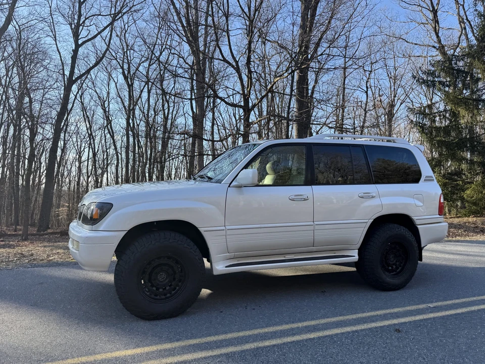 2005 Lexus LX 2nd Gen - Image 3 of 31