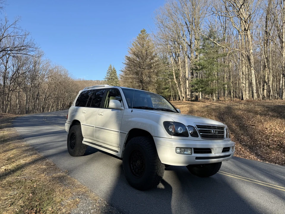 2005 Lexus LX 2nd Gen - Image 25 of 31