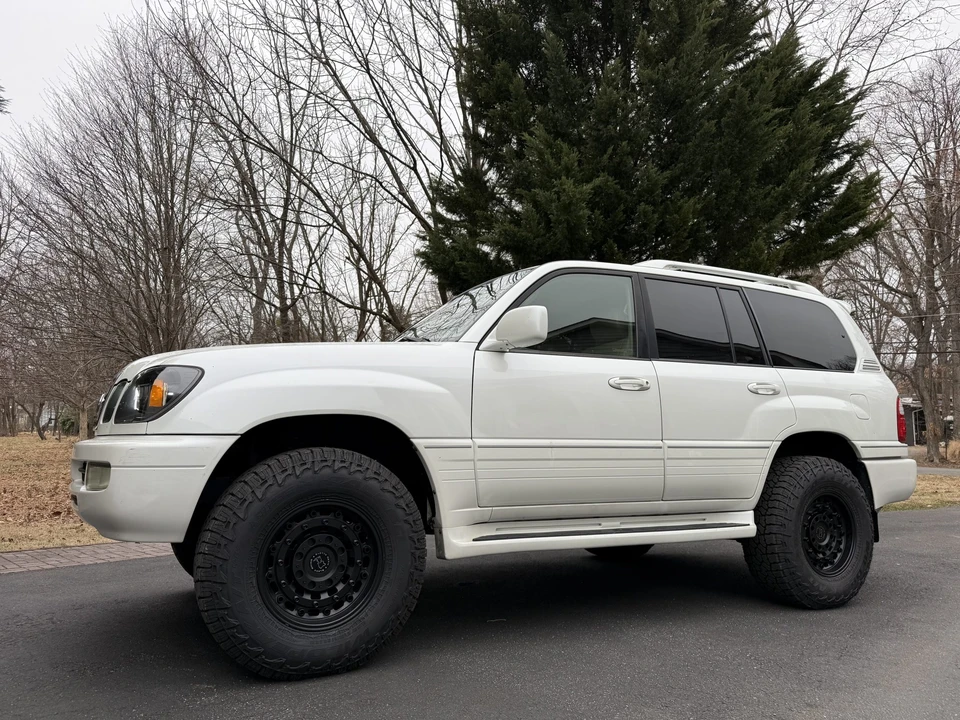 2005 Lexus LX 2nd Gen - Image 5 of 31