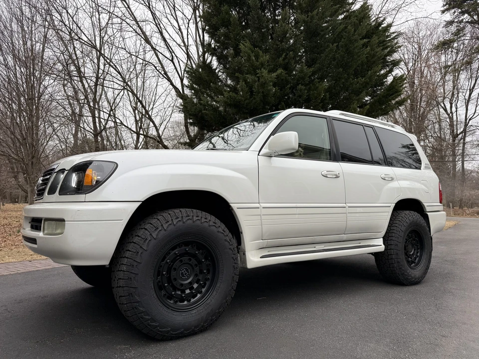 2005 Lexus LX 2nd Gen - Image 8 of 31