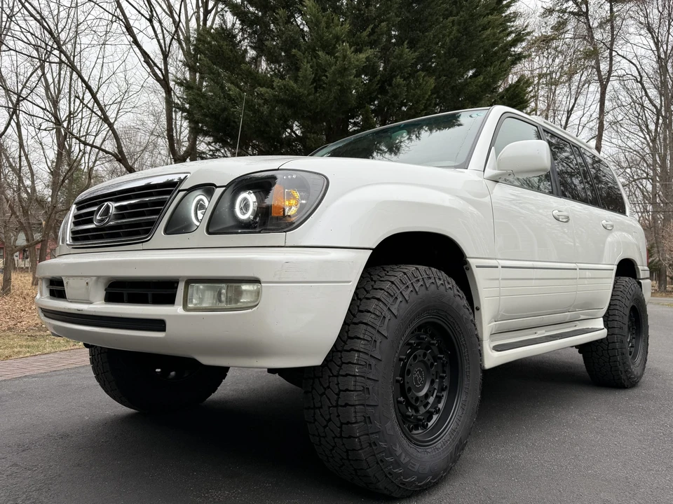 2005 Lexus LX 2nd Gen - Image 16 of 31
