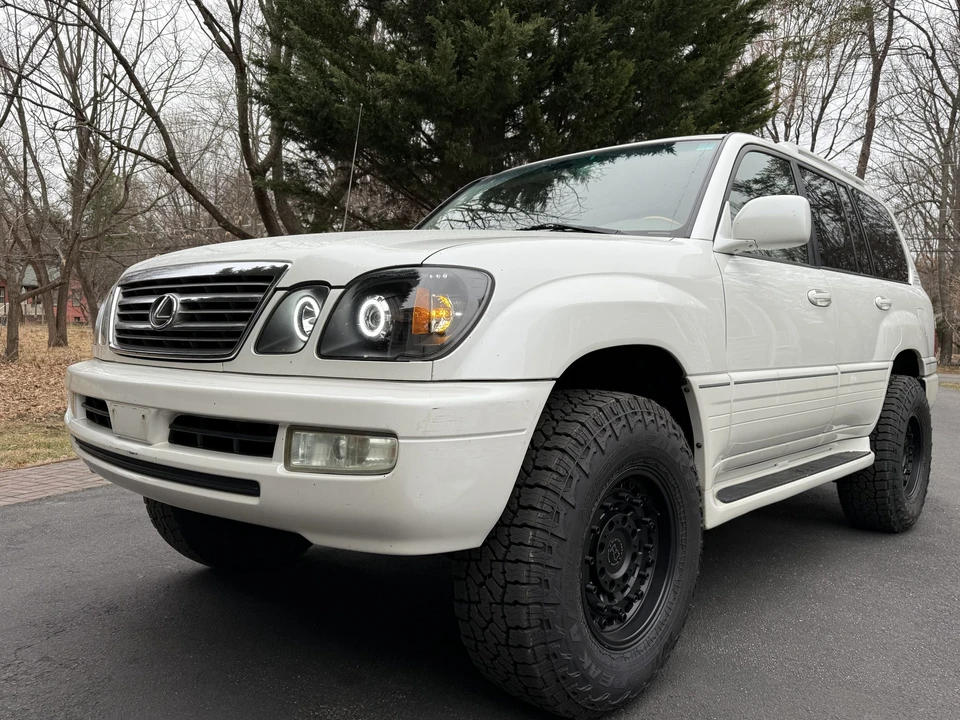 2005 Lexus LX 2nd Gen - Image 17 of 31