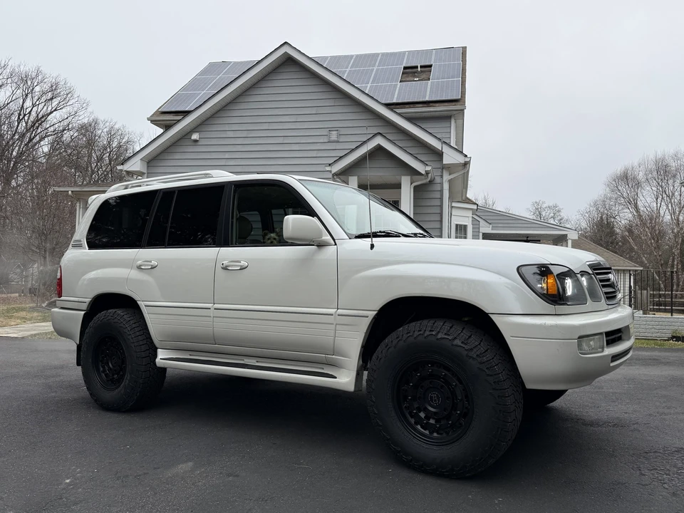 2005 Lexus LX 2nd Gen - Image 28 of 31