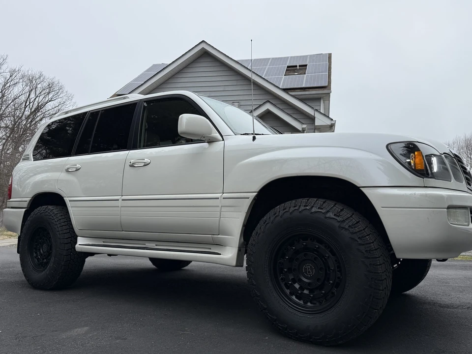 2005 Lexus LX 2nd Gen - Image 29 of 31