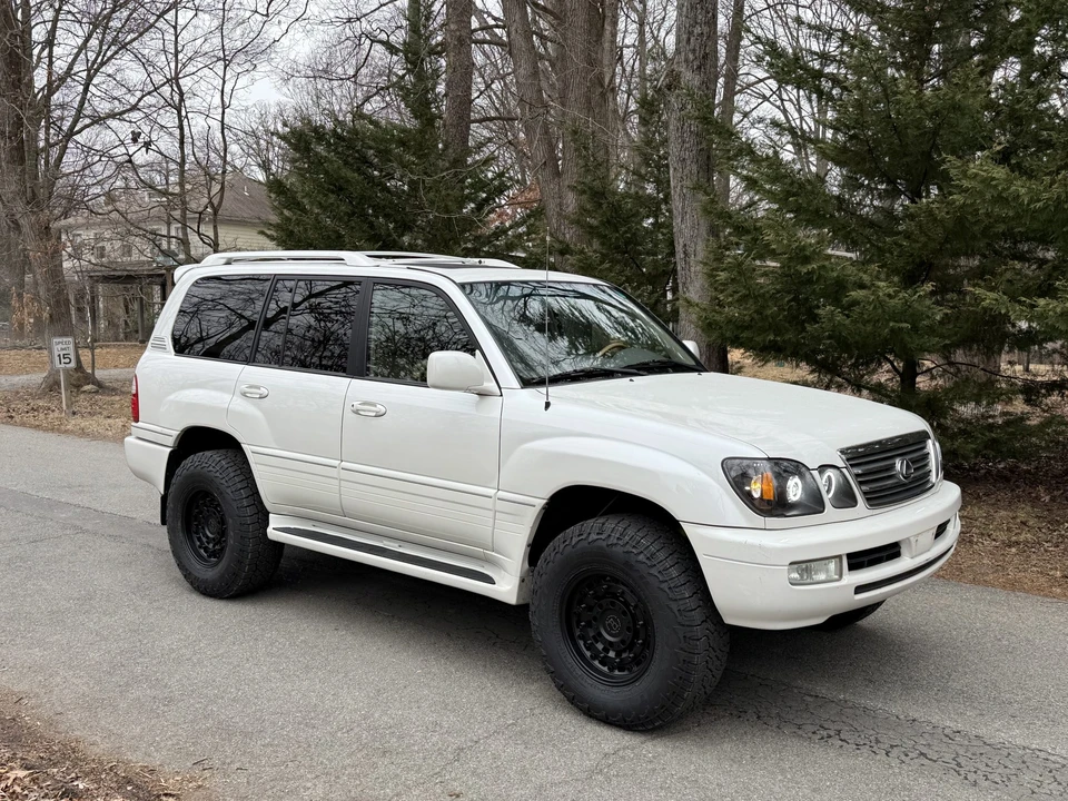 2005 Lexus LX 2nd Gen - Image 26 of 31