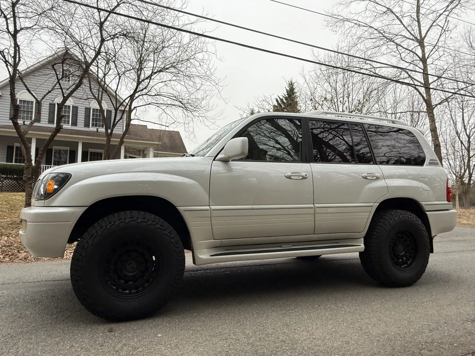 2005 Lexus LX 2nd Gen - Image 4 of 31
