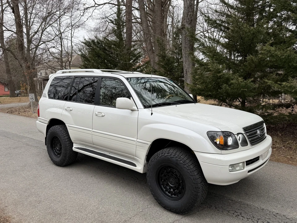 2005 Lexus LX 2nd Gen - Image 27 of 31