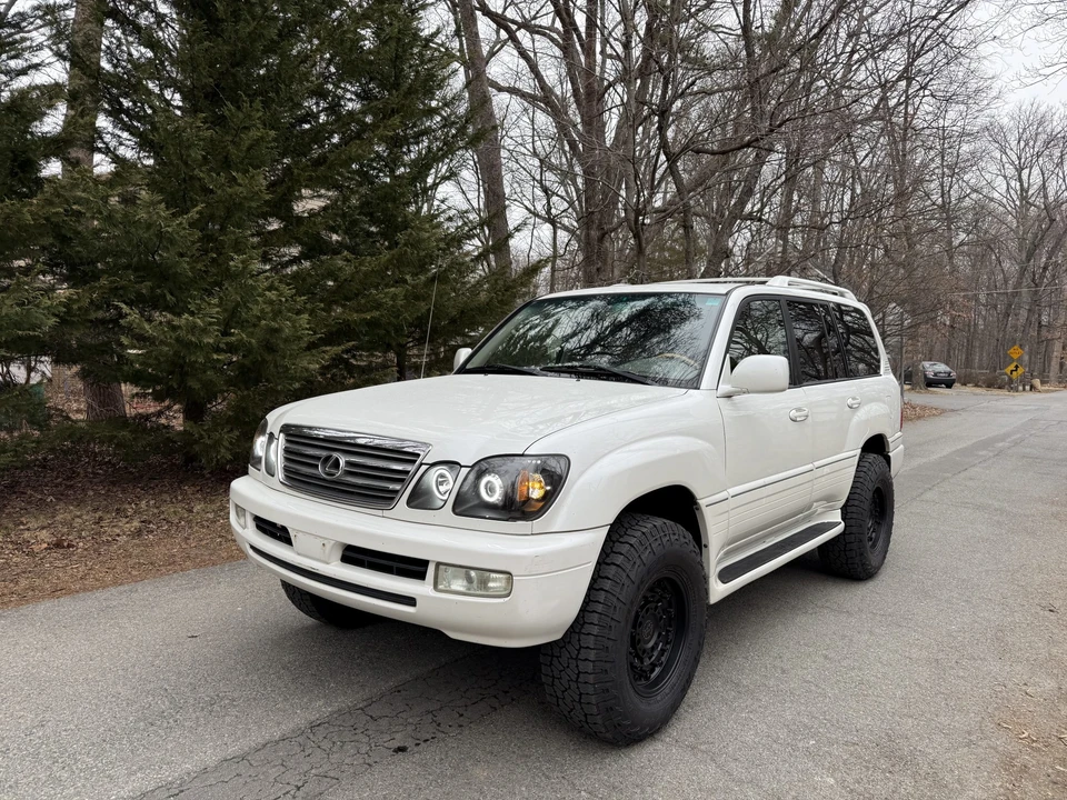 2005 Lexus LX 2nd Gen - Image 18 of 31