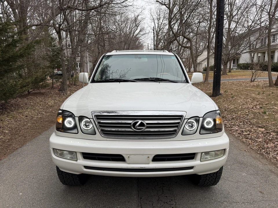 2005 Lexus LX 2nd Gen - Image 23 of 31