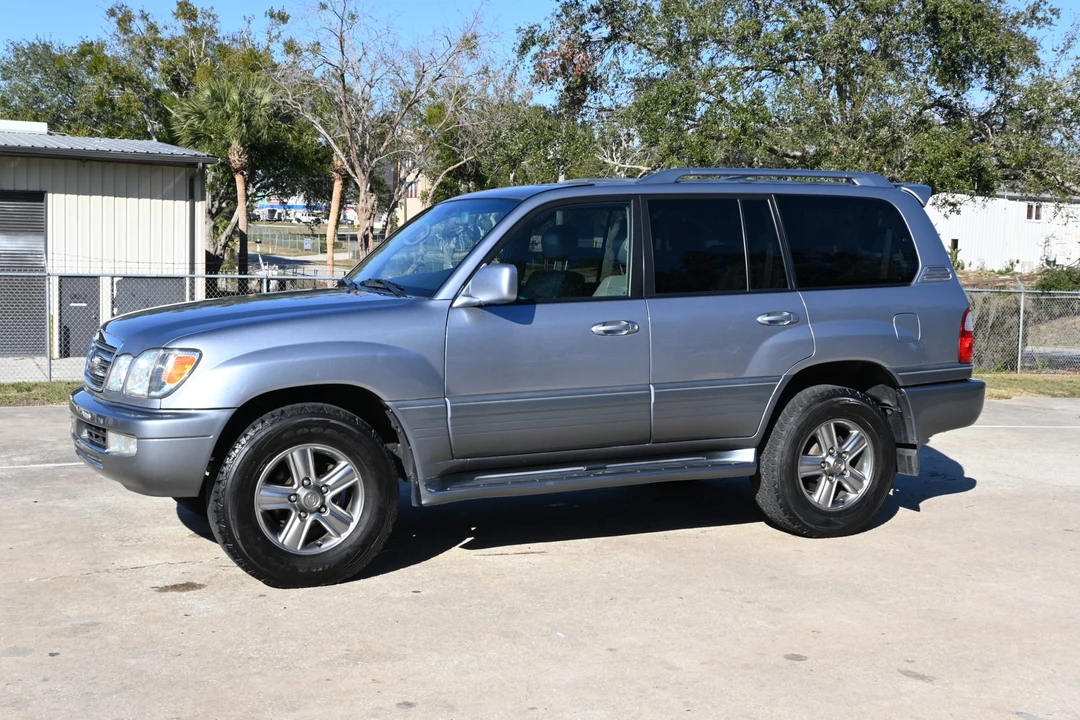 2005 Lexus LX 2nd Gen - Image 10 of 31