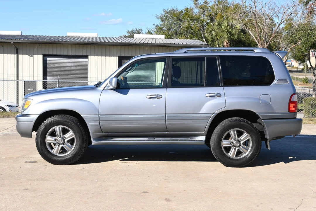 2005 Lexus LX 2nd Gen - Image 12 of 31