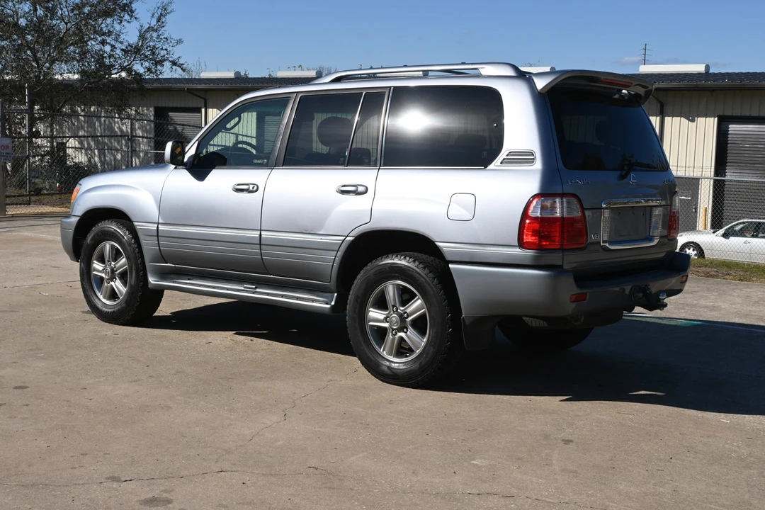 2005 Lexus LX 2nd Gen - Image 13 of 31