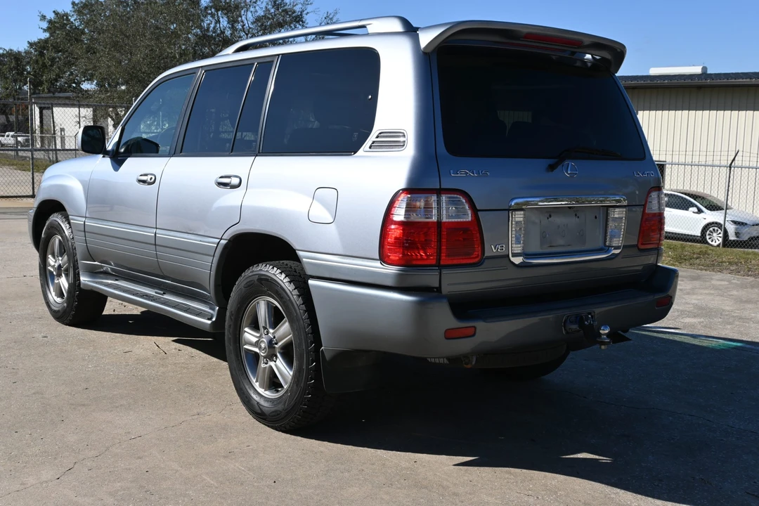2005 Lexus LX 2nd Gen - Image 14 of 31