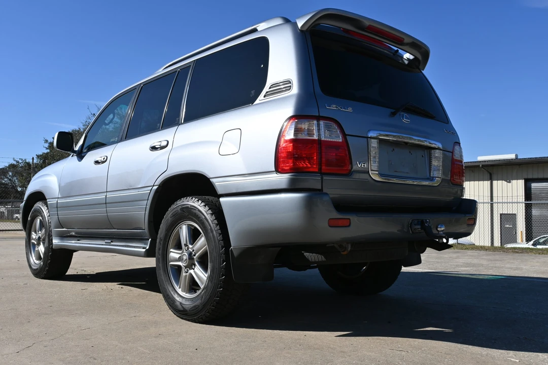 2005 Lexus LX 2nd Gen - Image 15 of 31
