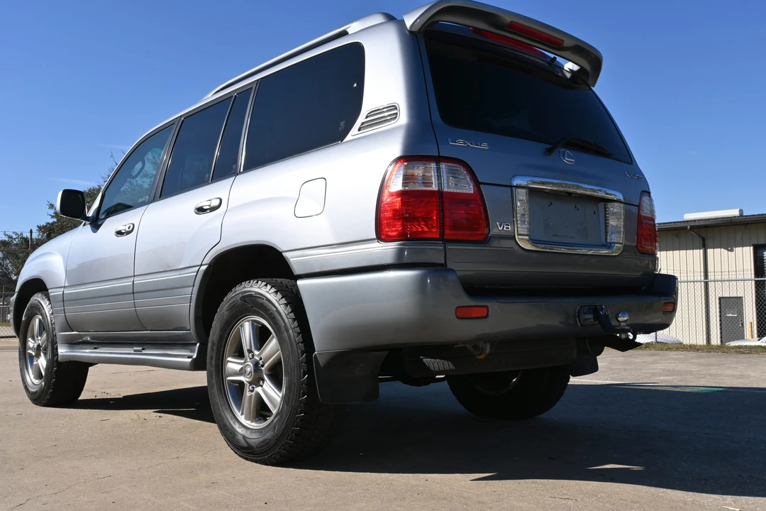 2005 Lexus LX 2nd Gen - Image 16 of 31