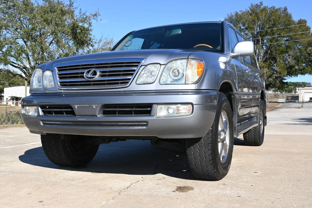 2005 Lexus LX 2nd Gen - Image 3 of 31