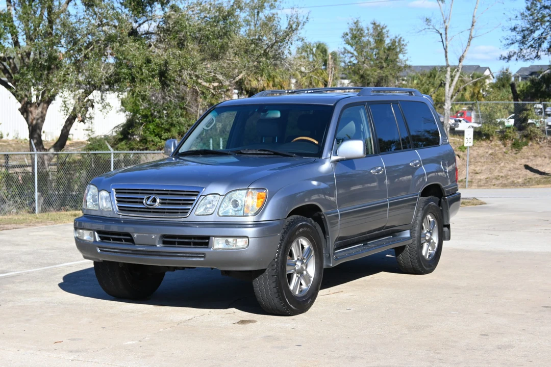 2005 Lexus LX 2nd Gen - Image 4 of 31