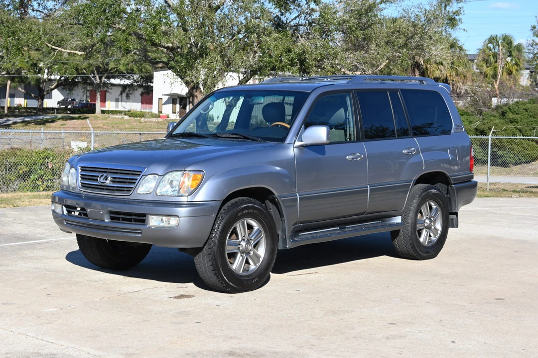 2005 Lexus LX 2nd Gen - Image 7 of 31
