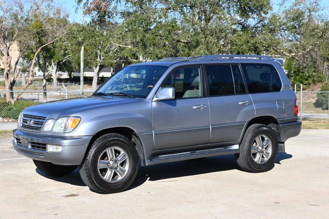 2005 Lexus LX 2nd Gen - Image 9 of 31