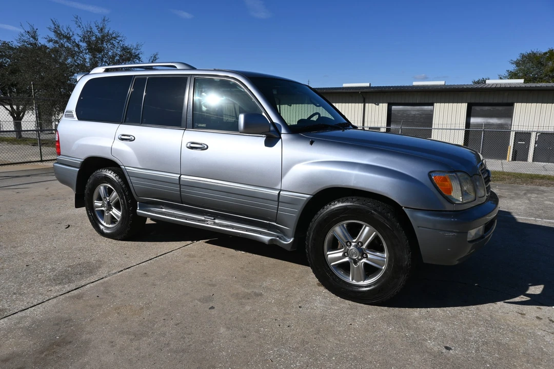 2005 Lexus LX 2nd Gen - Image 28 of 31