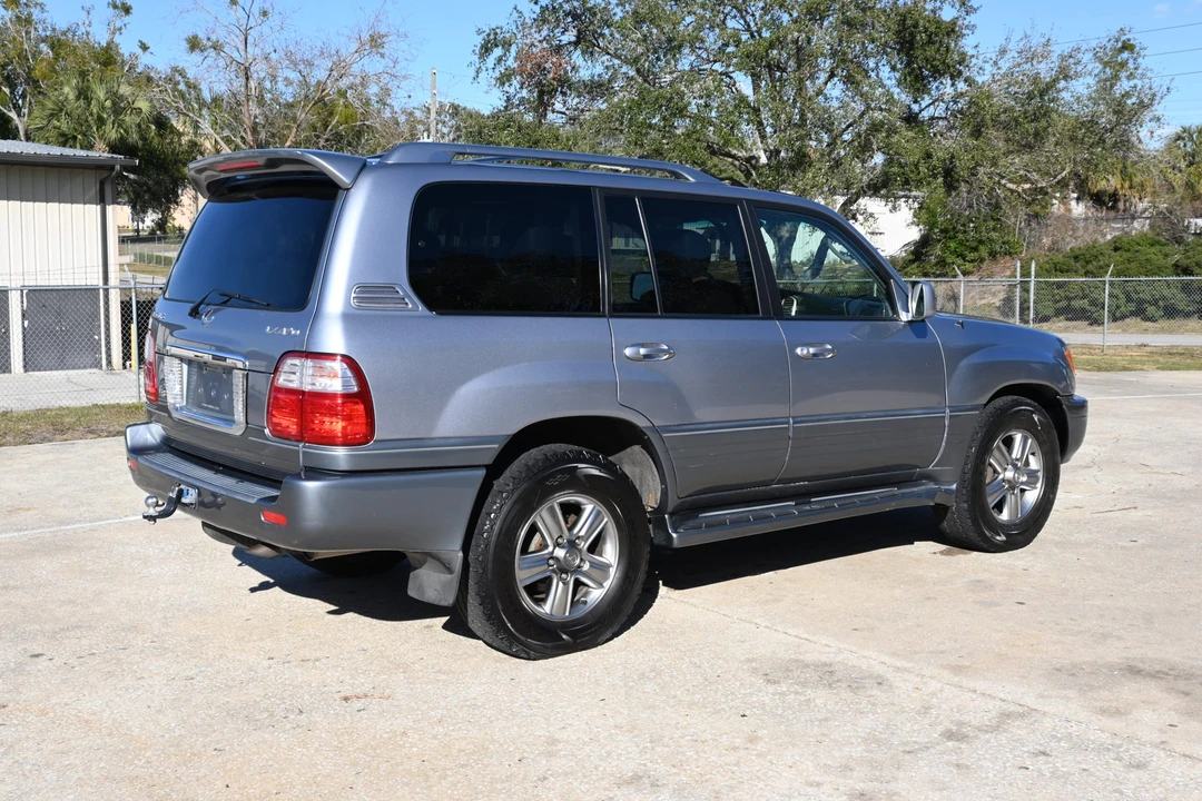 2005 Lexus LX 2nd Gen - Image 25 of 31