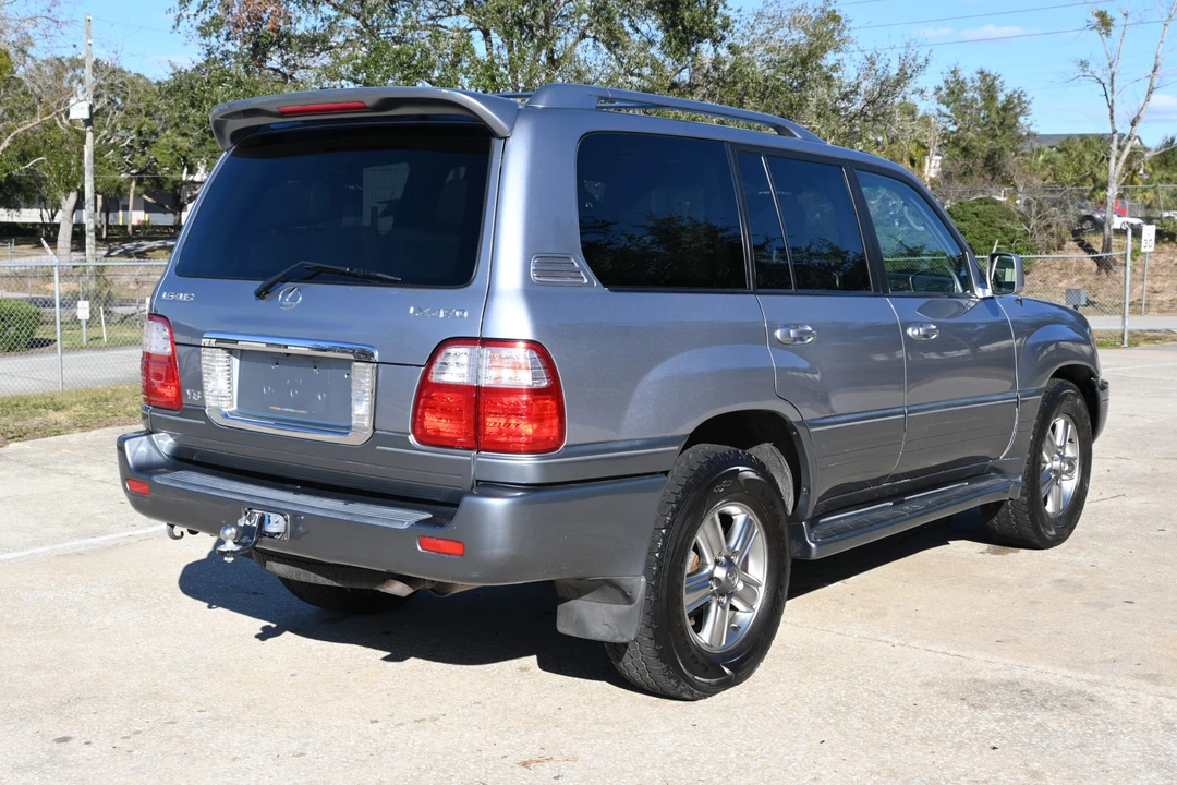 2005 Lexus LX 2nd Gen - Image 23 of 31