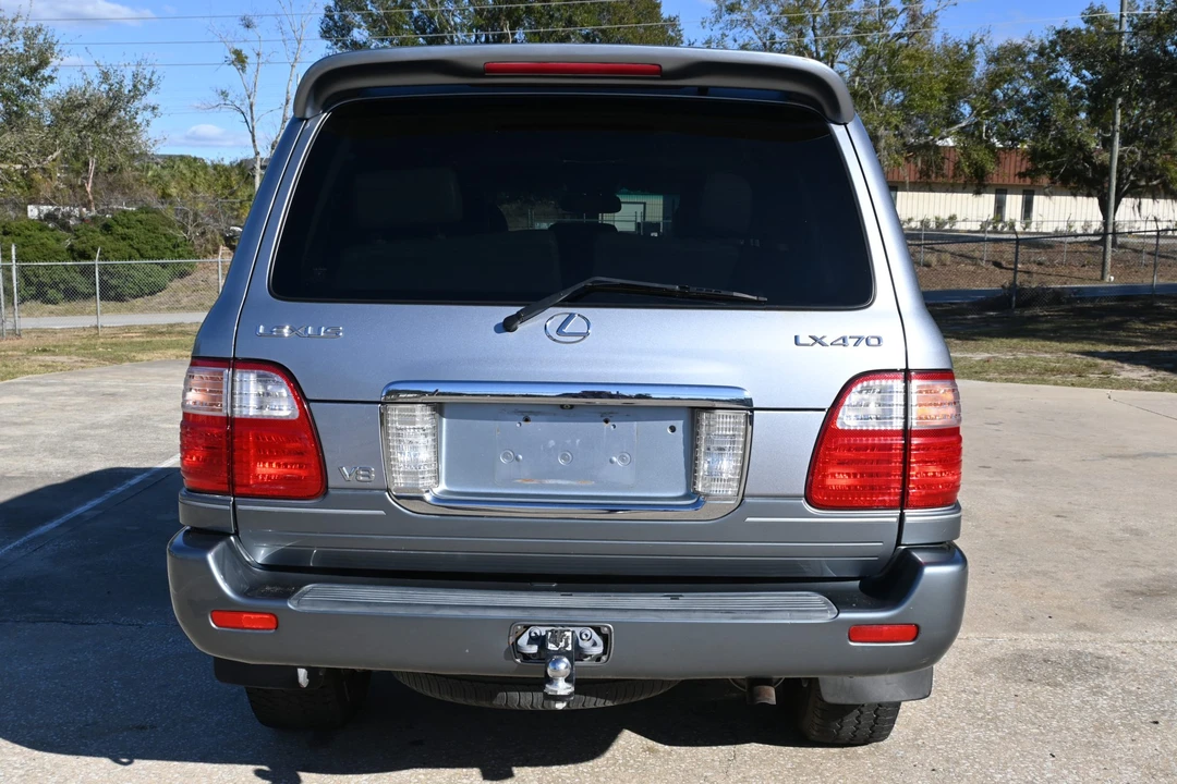 2005 Lexus LX 2nd Gen - Image 19 of 31
