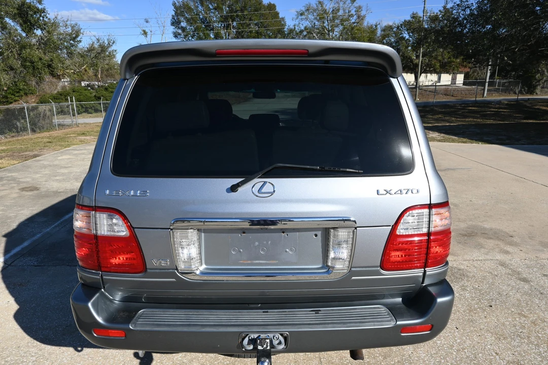 2005 Lexus LX 2nd Gen - Image 20 of 31