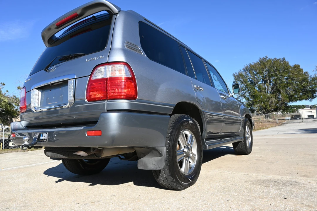 2005 Lexus LX 2nd Gen - Image 22 of 31