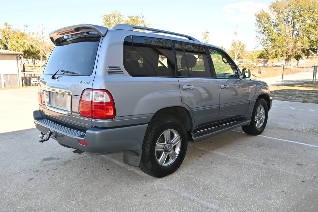 2005 Lexus LX 2nd Gen - Image 24 of 31