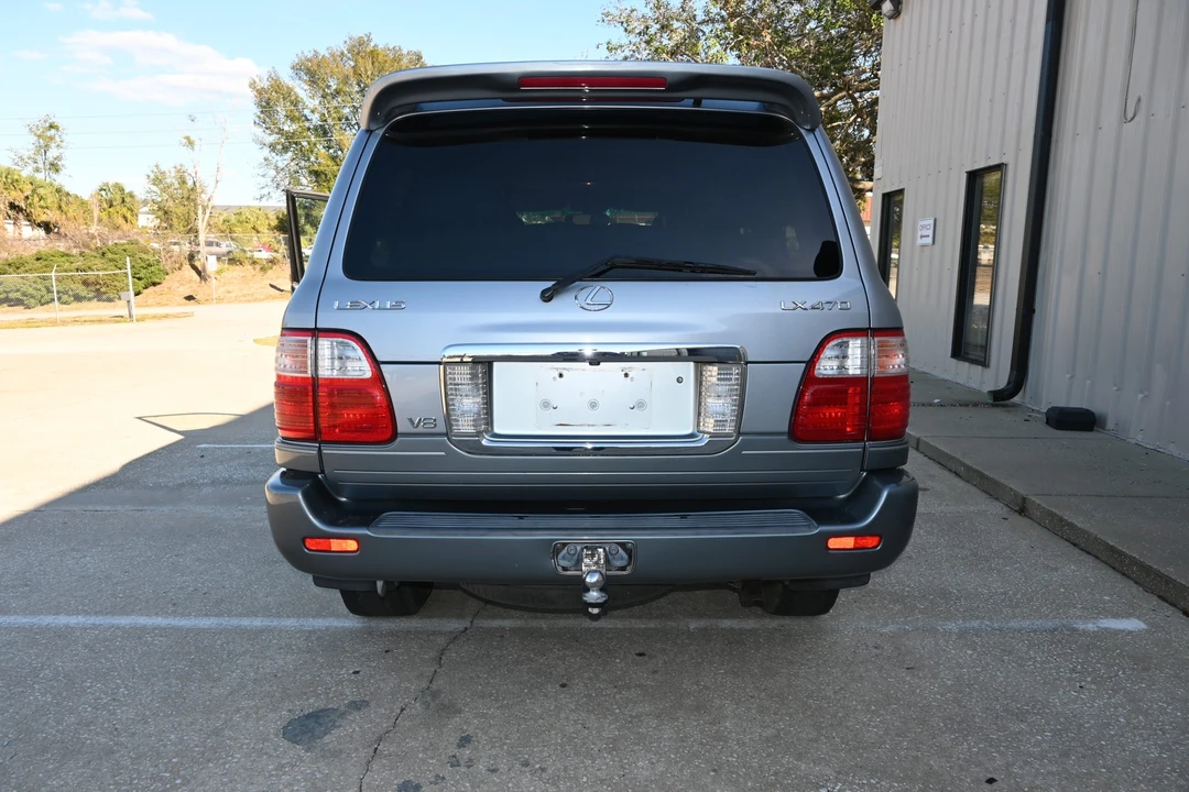 2005 Lexus LX 2nd Gen - Image 18 of 31