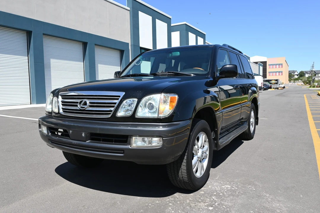 2005 Lexus LX 2nd Gen - Image 4 of 31