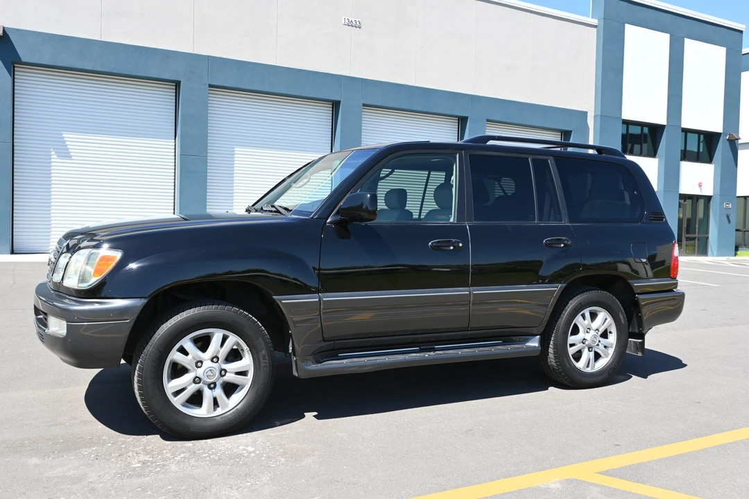 2005 Lexus LX 2nd Gen - Image 2 of 31