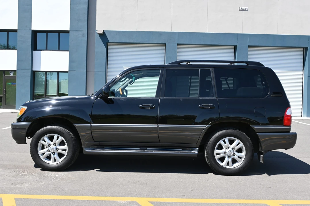 2005 Lexus LX 2nd Gen - Image 19 of 31