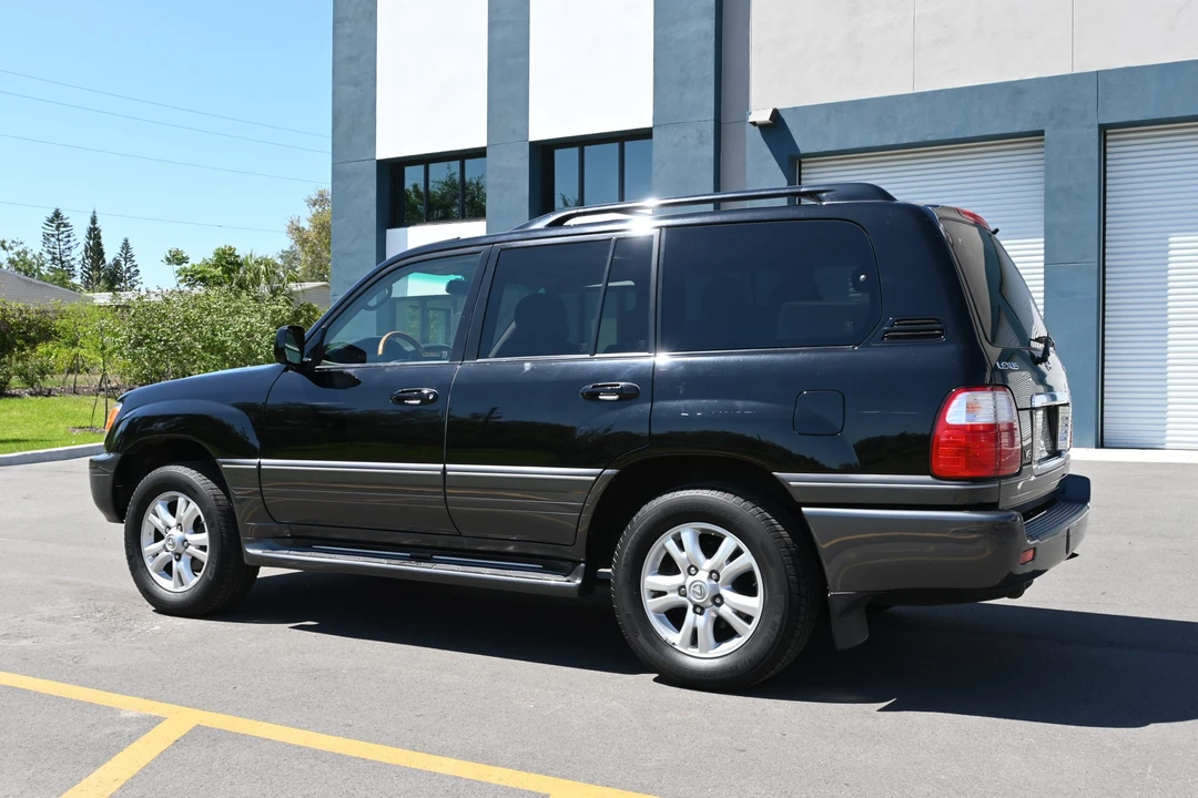 2005 Lexus LX 2nd Gen - Image 18 of 31