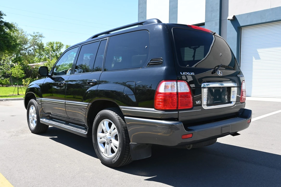 2005 Lexus LX 2nd Gen - Image 16 of 31
