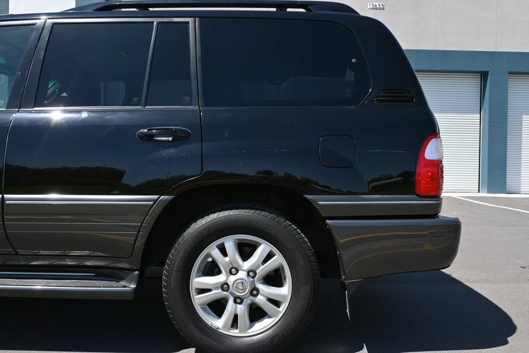 2005 Lexus LX 2nd Gen - Image 26 of 31