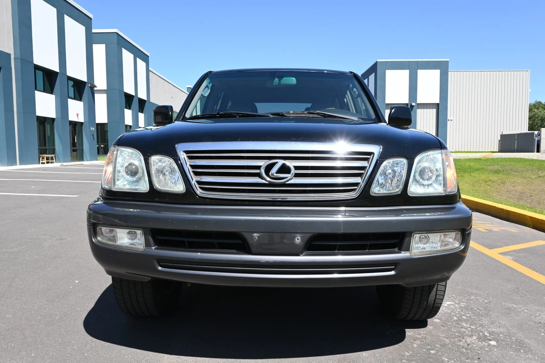 2005 Lexus LX 2nd Gen - Image 5 of 31